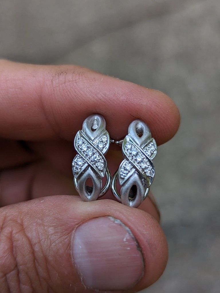 14k White Gold Tiffany Diamond Earrings 