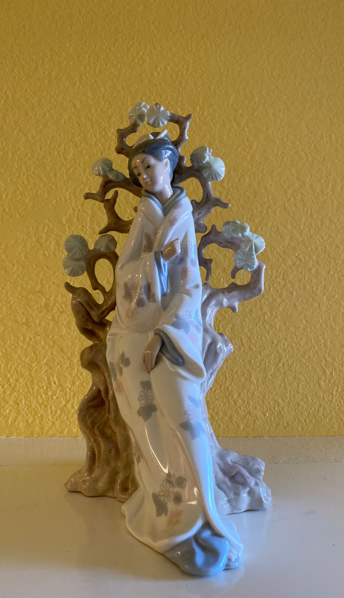 Lladro Porcelain Figurine Japanese Asian Geisha Girl with Fan Nice