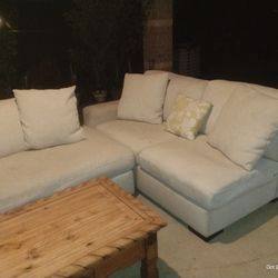 Sectional Couch With Pillows 