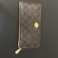 Coach Zipper Wallet 