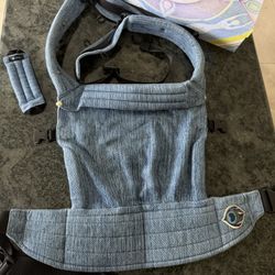 Artipoppe Denim Light Baby Carrier Forward Newborn Outward Facing + Collectible Artwork Box