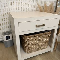 Modern White Nightstand / Side Table with Drawer 