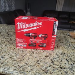 Milwaukee 18v Drill Set New 