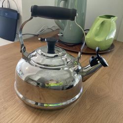 Le Creuset 1.7-Quart Stainless Steel Whistling Tea Kettle