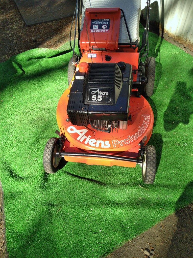 Like New A R I E N S Commercial, Self-propelled