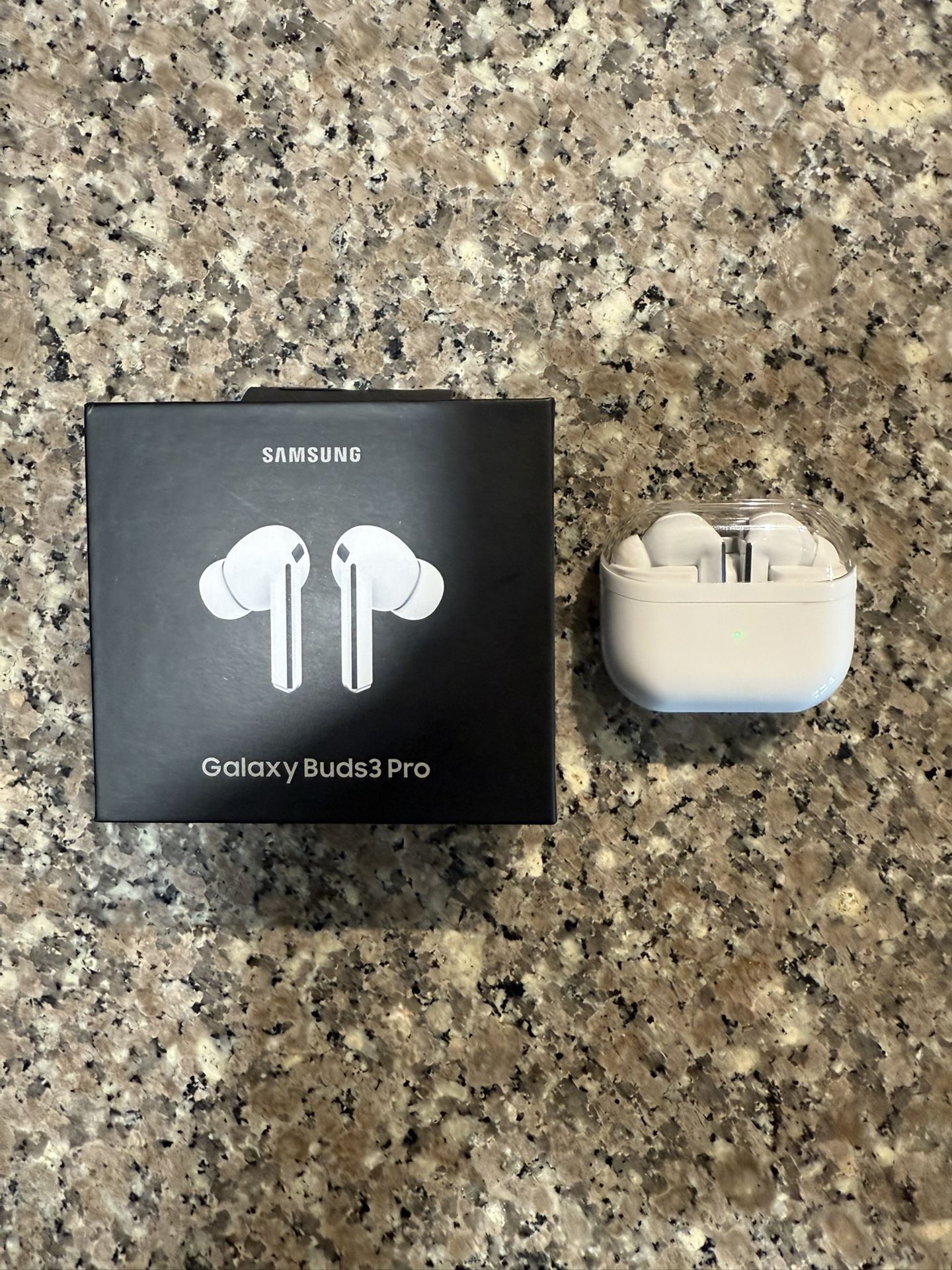 White Samsung Bud3Pros