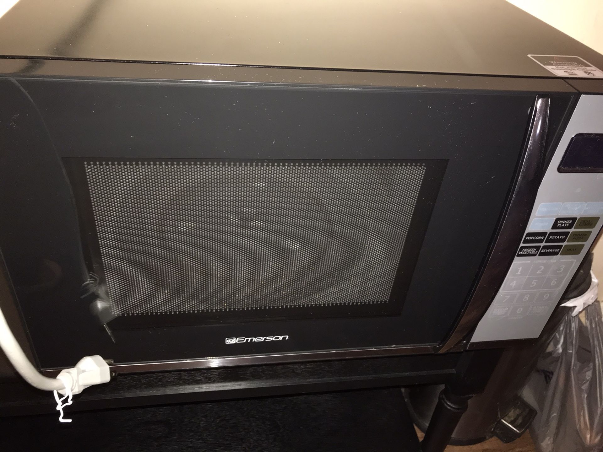 Emerson microwave like new