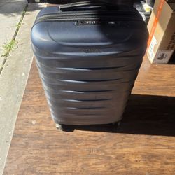 Ricardo Suitcase 24", Dark Grey Hardshell Spinner Luggage, 1pcs, NEW 
Durable Ricardo hardshell spinner suitcase. This dark grey luggage , NEW 