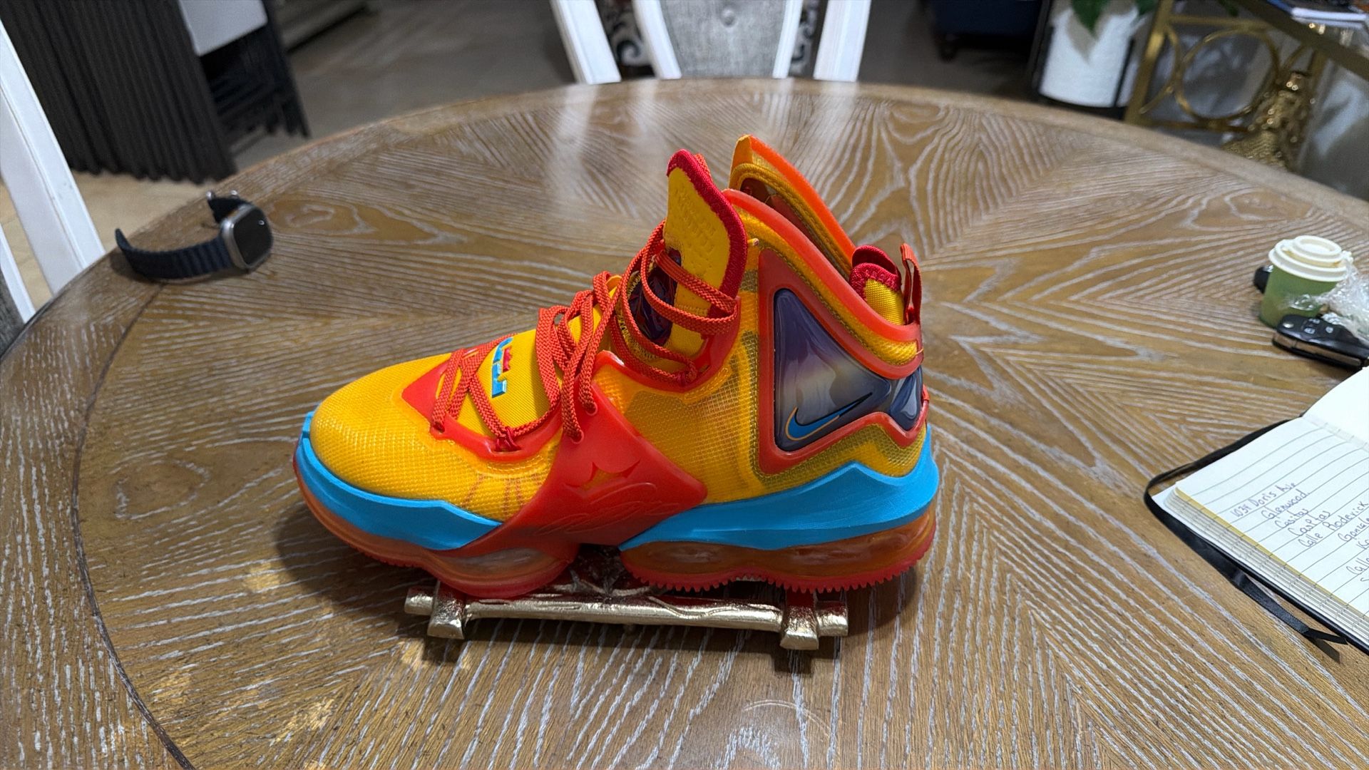 Men’s Size 10 Nike LeBron XIX Looney Tunes Mantra Orange Blue Fury DC9338-800