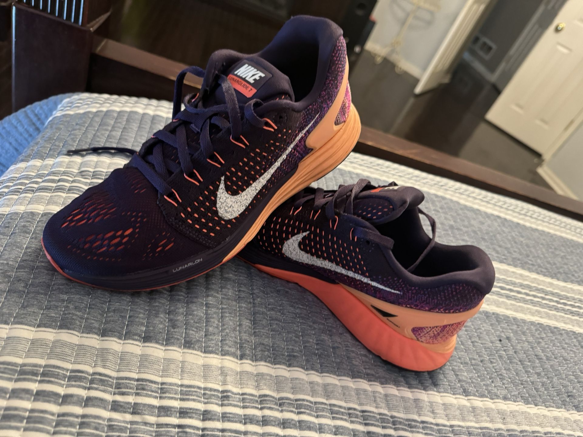 Nike Women’s gym Shoes Size 7