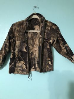 Boys Columbia sweater (size M)