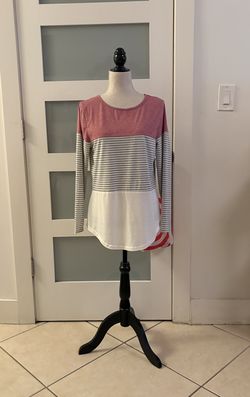 Yun Jey brand casual long-sleeved blouse with round neck and three color block design.