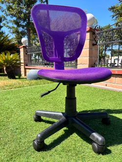 Purple Compact mesh desk chair/ 💜 Kids Desk Chair with Wheels/  Silla para escritorio con llantas