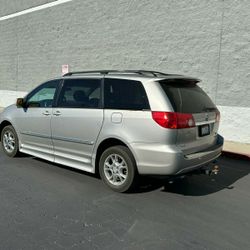 Handicap/// Honda /// Wheelchair// Toyota// Accessible 