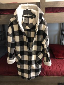 Black and white plaid coat (Medium)