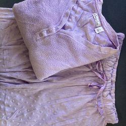 Ladies Fleece Pajama Set, Size: M, Like New