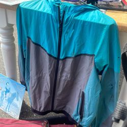 Women’s Large Nike Tech Windbreaker