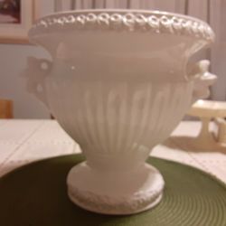  BEAUTIFUL  SOLID WHITE  PLANTER  THIS IS A VERY NICE  PLANT8