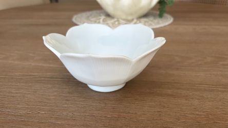 Vintage Unmarked White Porcelain Lotus Bowl – 5 7/8" Mid-Century Petal Dish