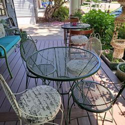 Vintage Mid-century Patio Table And 4 Chairs