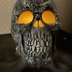 Misting skull Halloween decoration 