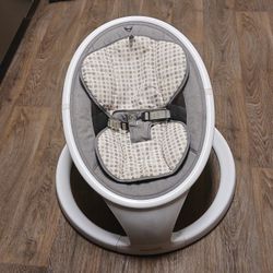 Munchkin Bluetooth Enabled Baby Swing. 