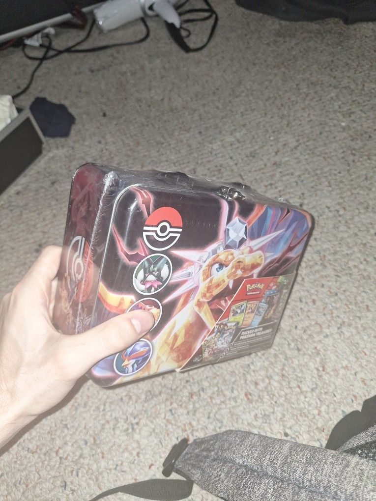 Pokemon Carizard Lunch BOX TIN 