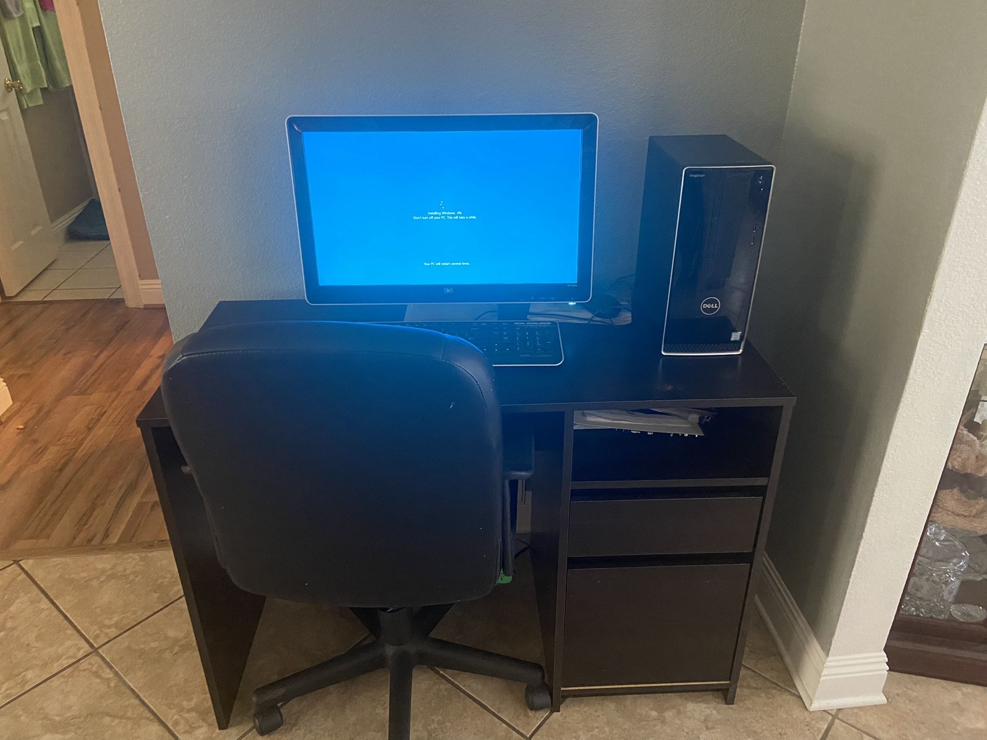 HP desktop Computer With Desk And Chair