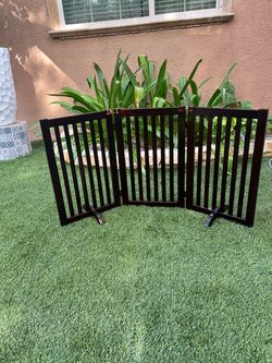 Freestanding Wooden Pet Gate 3-Panel 52 inches long 27 inches tall