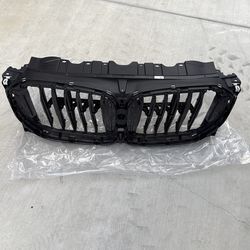 2019 to 2021 BMW X5 grille OEM new open box