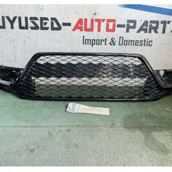 2023 - 2024 TOYOTA COROLLA SE XSE FRONT LOWER BUMPER GRILLE OEM AX98435