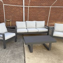 New 4pc Outdoor Patio Set
