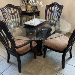 Round Dining Table 