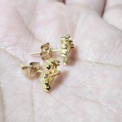 Aretes de arbolito laminado en oro 14k. 14k gold plated Tree earring.