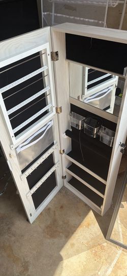 LED Jewelry/Mirror Stand - Gently Used - Working
