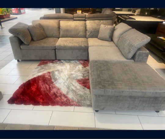 *Weekend Special*---Lima Floating Gray Fabric Sectional Sofa W/Ottoman---Delivery And Easy Financing Available🫡