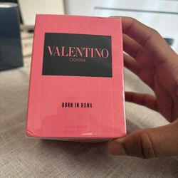 Valentino Donna Born In Roma