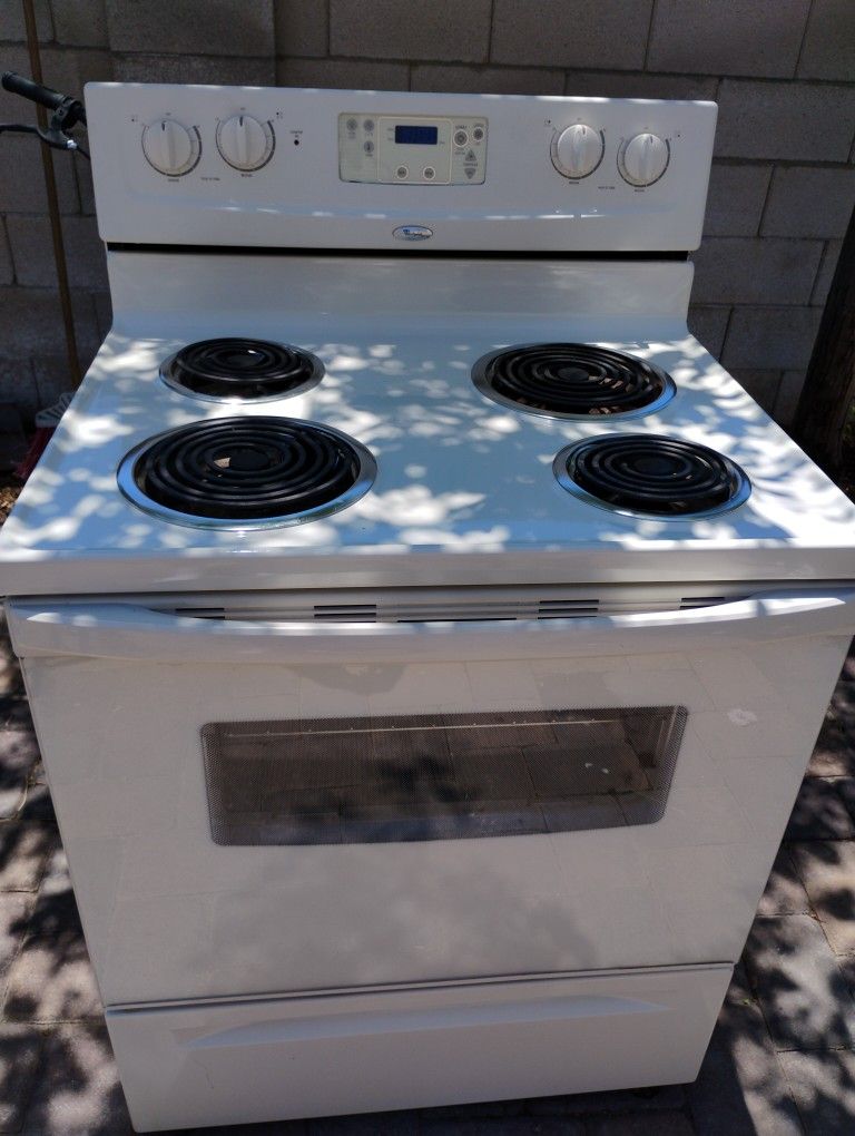 Electric Stove (220V) In Good Conditions