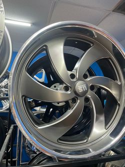 🔥 FOR SALE – 24” Staggered US Mag Desperado Wheels  6 lug🔥