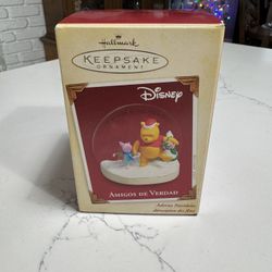 Hallmark Keepsake Ornament (2005) "Amigos de Verdad" (True Friends) - Winnie the Pooh And Piglet 