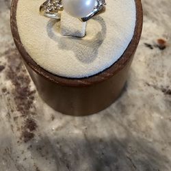 10K Yellow Gold Real Dimonds And Pearl Ring Size 5 1/2
