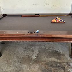 8 Ball Pool Table 