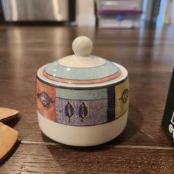 New Royal Doulton Everyday dinnerware, covered sugar bowl from the "Jacobean" pattern