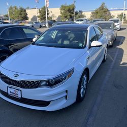 2017 KIA Optima