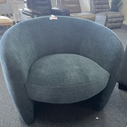 Blue accent chair，$150
