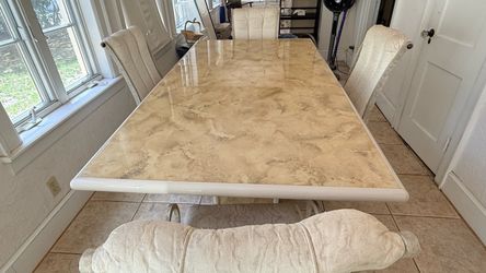 Dining Room Table + 4 chairs