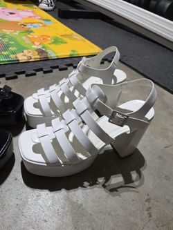Women's shoes size 8