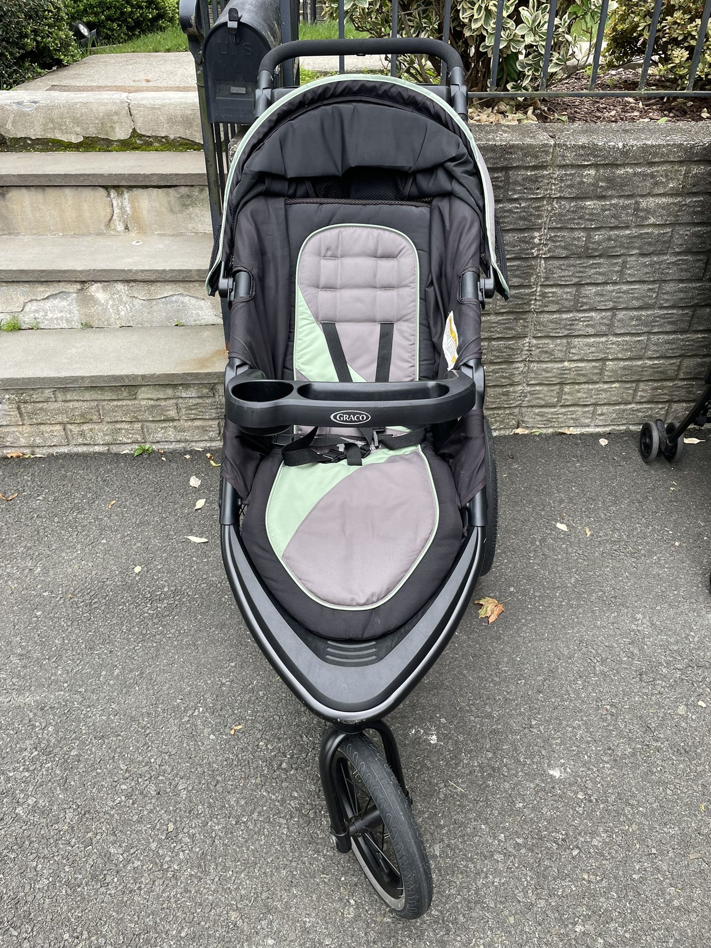 Stroller (GRACO) for 1-4 year old Kids!