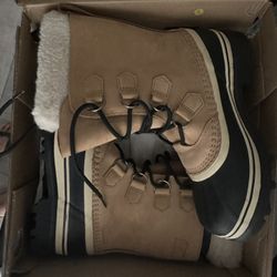 Sorel Women’s Winter Boots (8.5) 