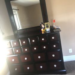 Dresser With mirror 